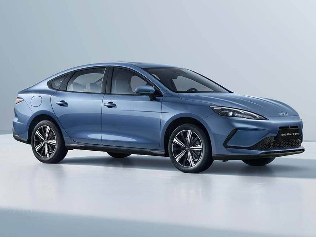 BYD SEAL 5 DM-i: Τα sedan επιστρέφουν!
