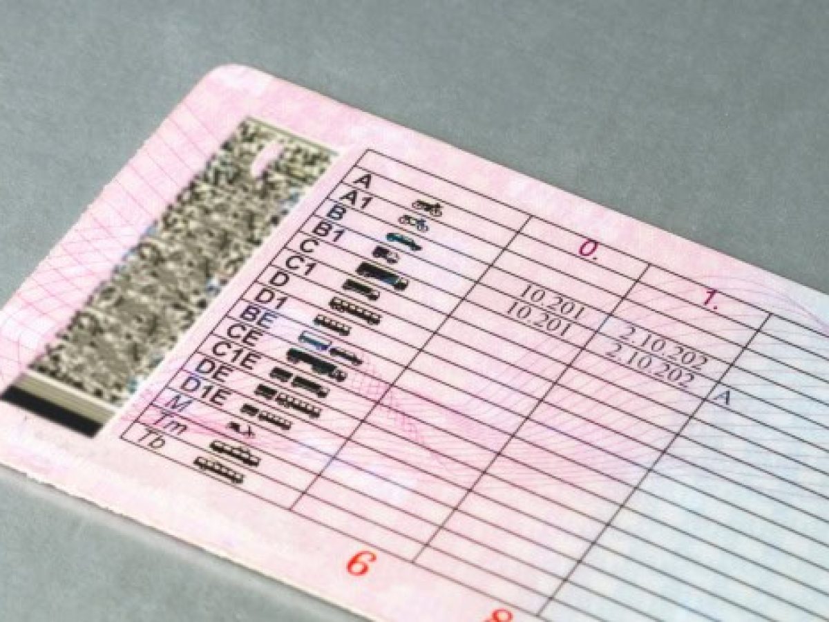 Μπορείς να δείξεις το δίπλωμα οδήγησης ψηφιακά χωρίς πρόστιμο – Πώς θα το κάνεις