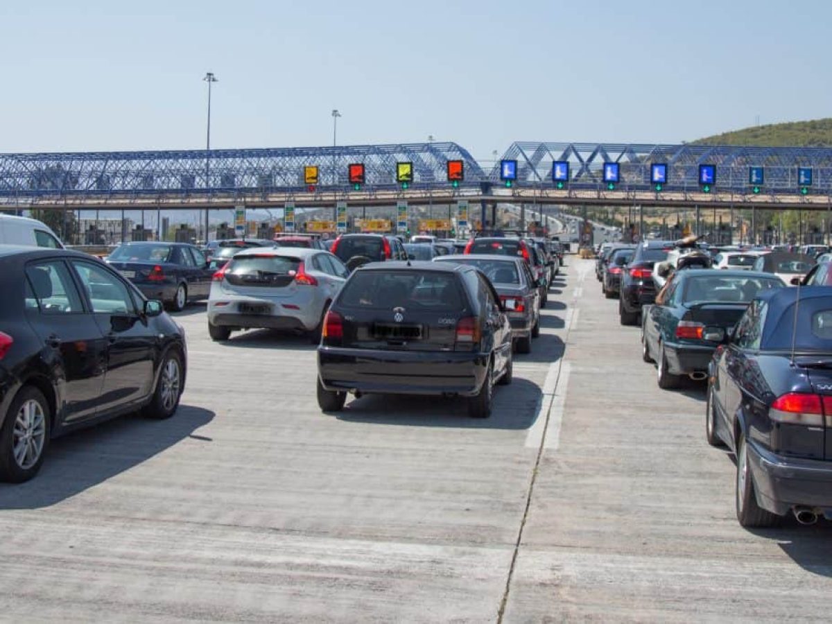 Χάος στους δρόμους: Τα αγροτικά μπλόκα φρενάρουν την έξοδο των εκδρομέων