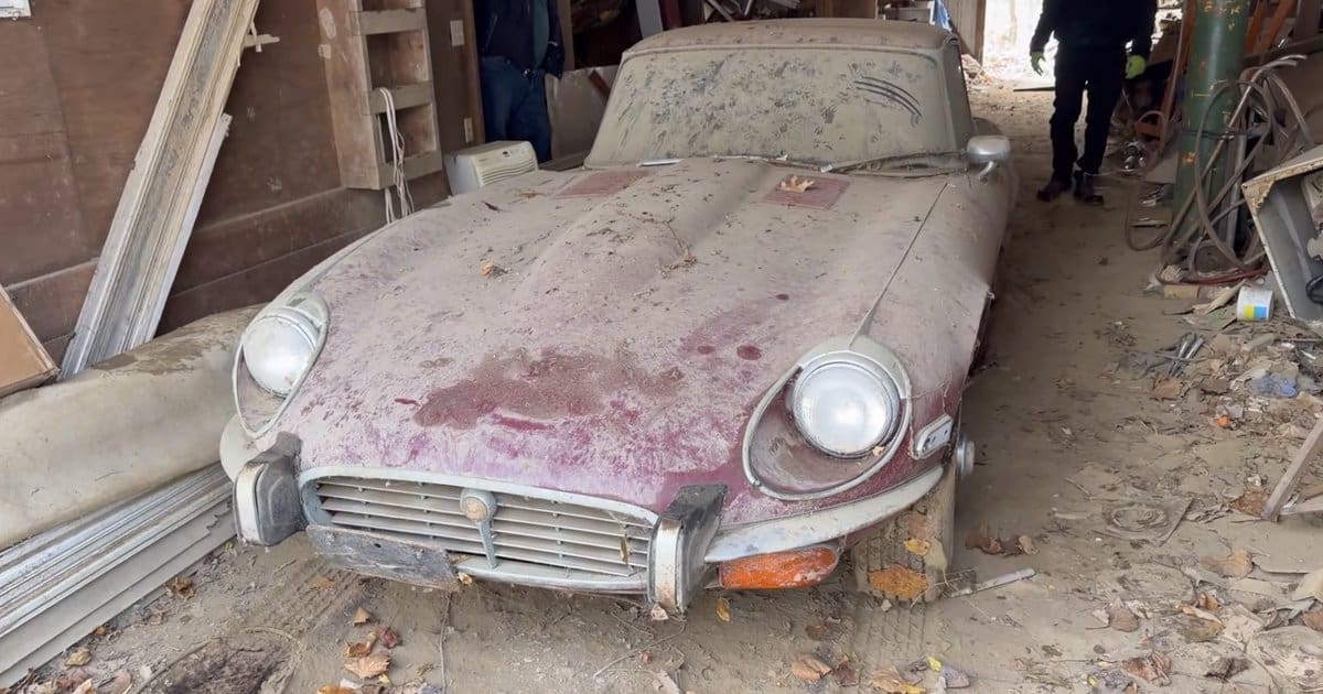 dite-mia-panemorfi-Jaguar-E-Type
