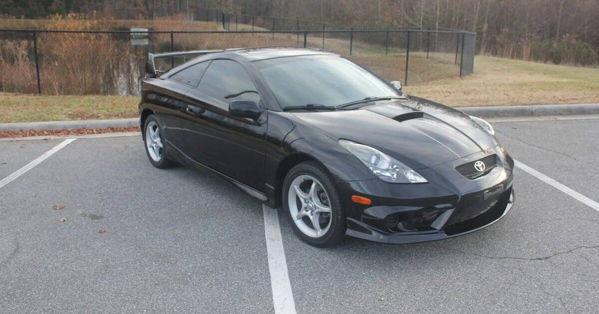 polite-mia-xechoristi-Toyota-Celica