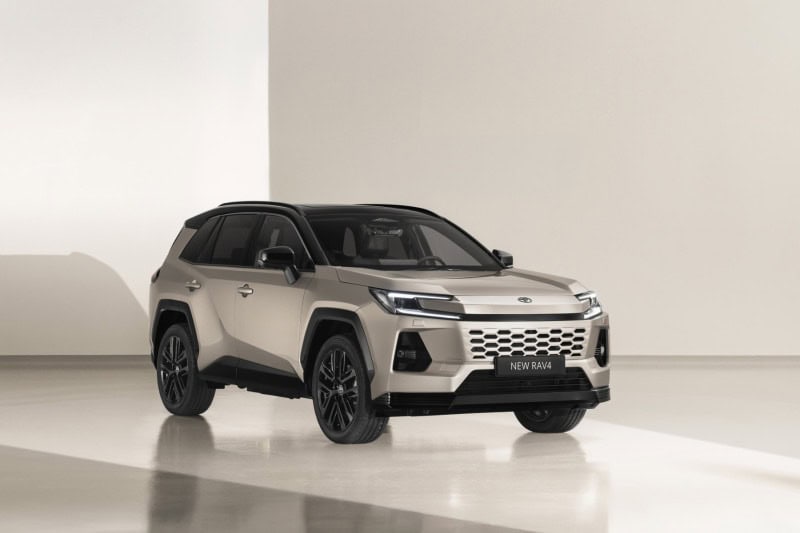 stin-ellada-to-neo-Toyota