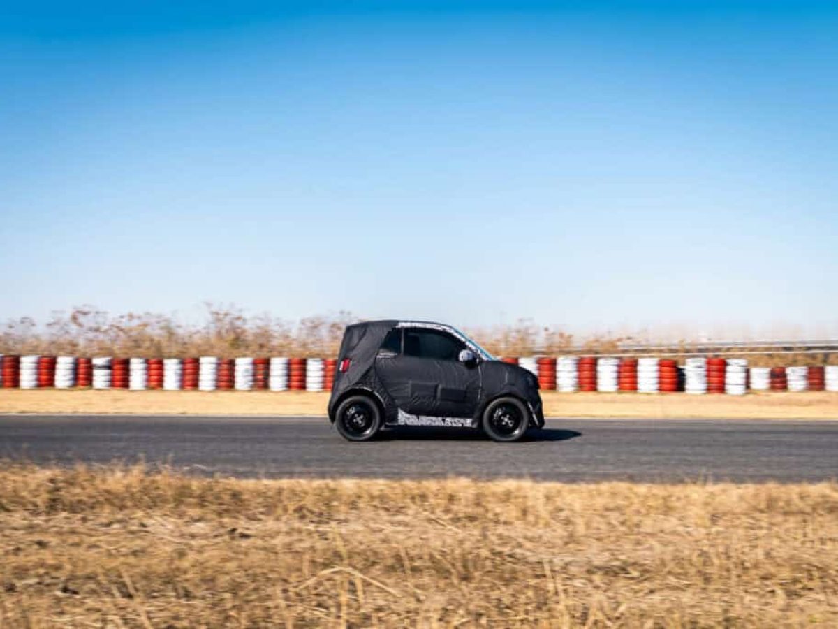 Το ηλεκτρικό smart ετοιμάζεται. Θα γίνει κι αυτό αταξικό success story;