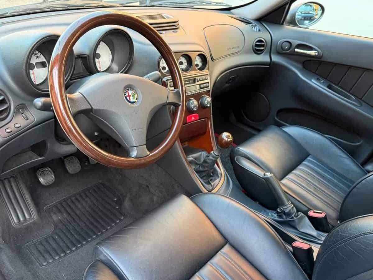 &laquo;&Alpha;&pi;&alpha;&gamma;&omicron;&rho;&epsilon;&upsilon;&mu;έ&nu;&eta;&raquo; Alfa Romeo 156 &mu;&epsilon; 32.000 &chi;&iota;&lambda;&iota;ό&mu;&epsilon;&tau;&rho;&alpha;