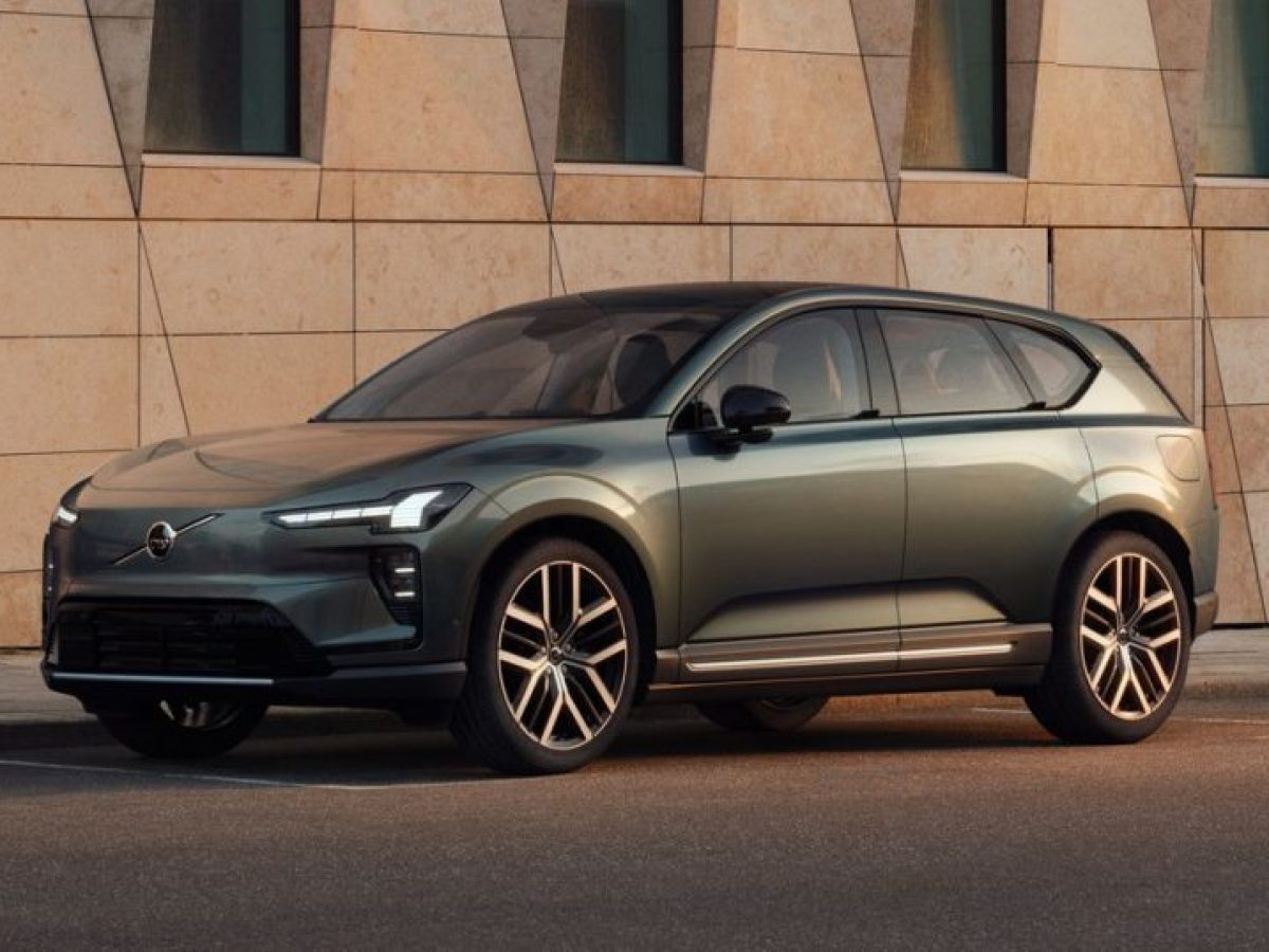 &Alpha;&pi;&omicron;&sigma;&tau;&omicron;&lambda;ή &sigma;&tau;&eta; &Sigma;&omicron;&upsilon;&eta;&delta;ί&alpha;: &Epsilon;ί&delta;&alpha;&mu;&epsilon; &alpha;&pi;ό &kappa;&omicron;&nu;&tau;ά &tau;&omicron; Volvo EX60 &mu;&epsilon; &tau;&eta;&nu; &alpha;&upsilon;&tau;&omicron;&nu;&omicron;&mu;ί&alpha; &tau;&omega;&nu; 810 km
