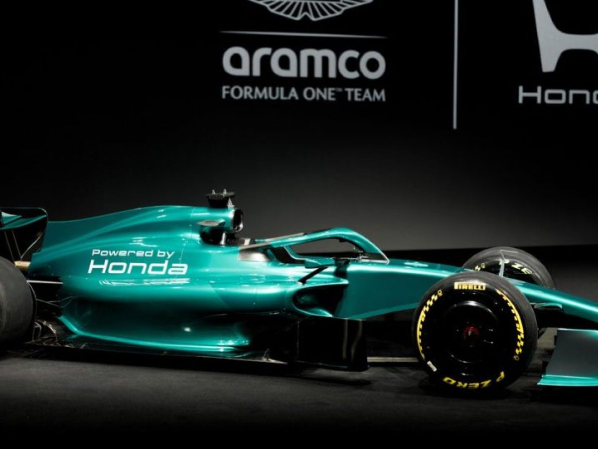 F1: Η Aston Martin AMR26 βγήκε στην πίστα και «έμεινε» (photo-video)