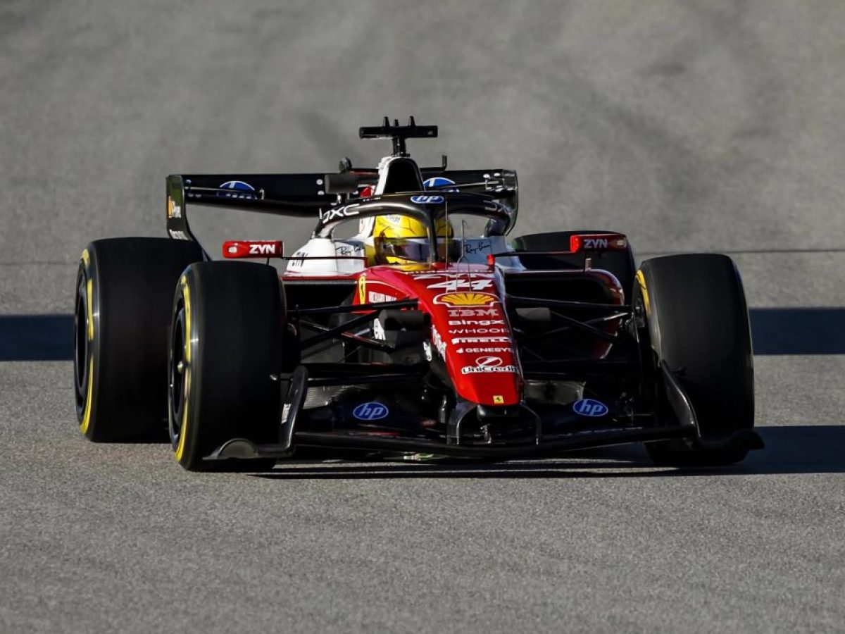 F1: Ο Lewis Hamilton έγραψε τον ταχύτερο χρόνο του shakedown στη Βαρκελώνη