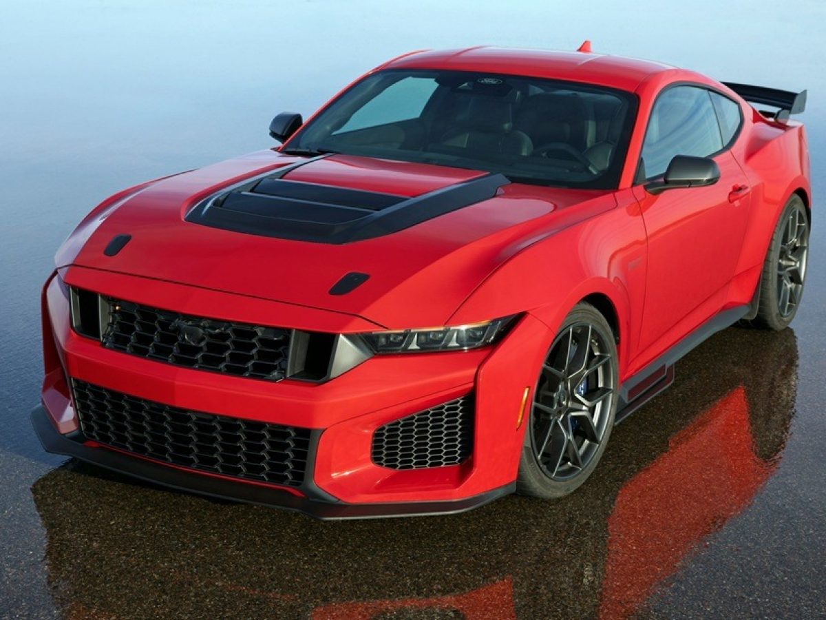 FORD Mustang Dark Horse SC: Οι κινητήρες V8 «ζουν» ακόμα