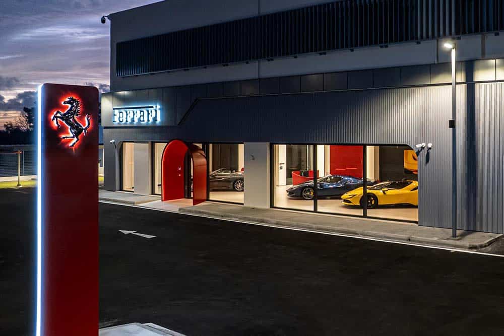 Ferrari-nees-ipersigchrones-egkatastasis-stin