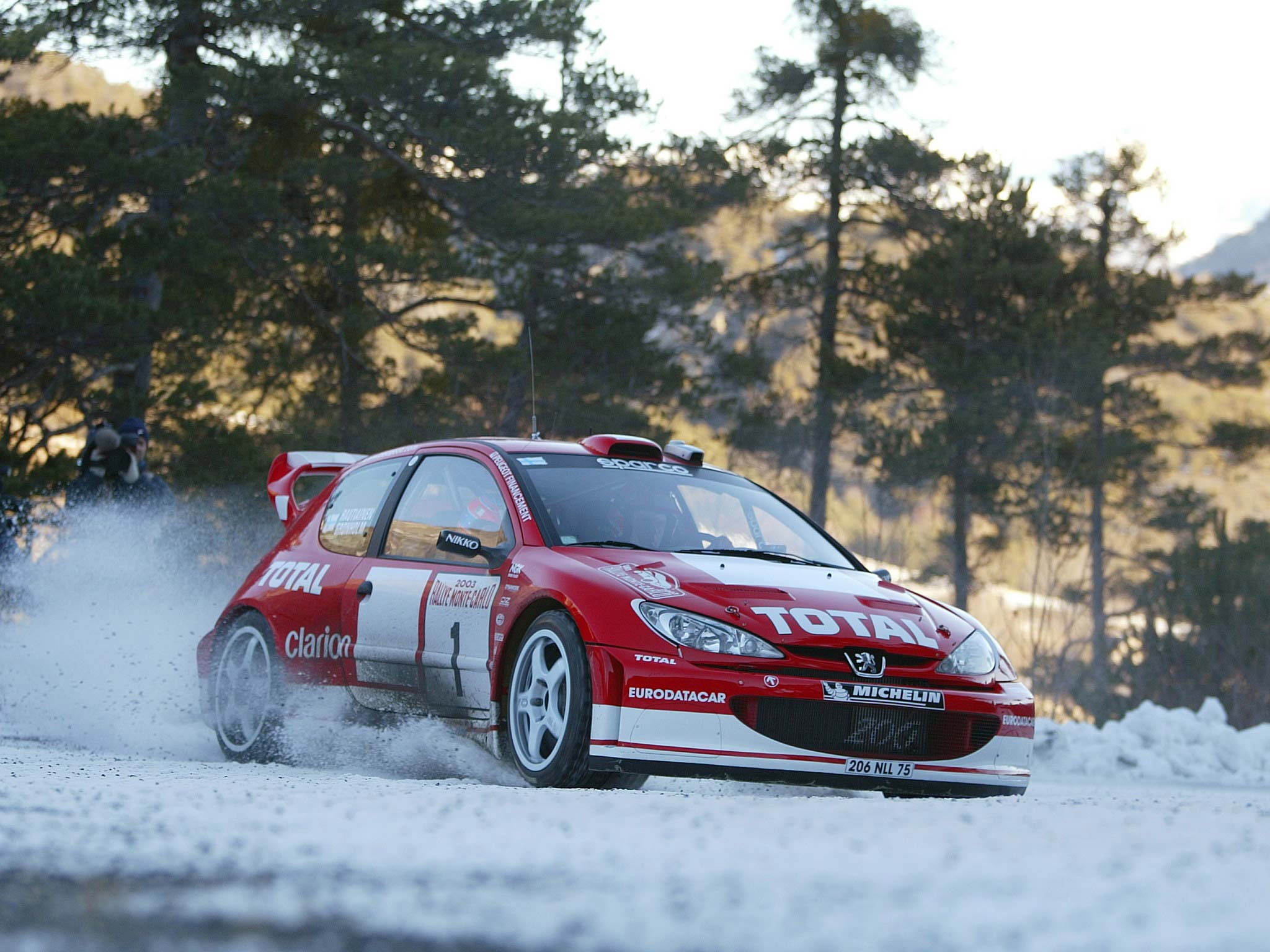 Peugeot-206-WRC-enas-gallikos