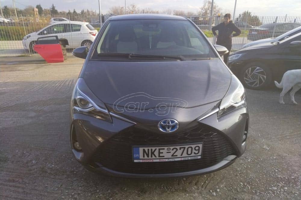 Toyota-Yaris-Hybrid-tou-2019
