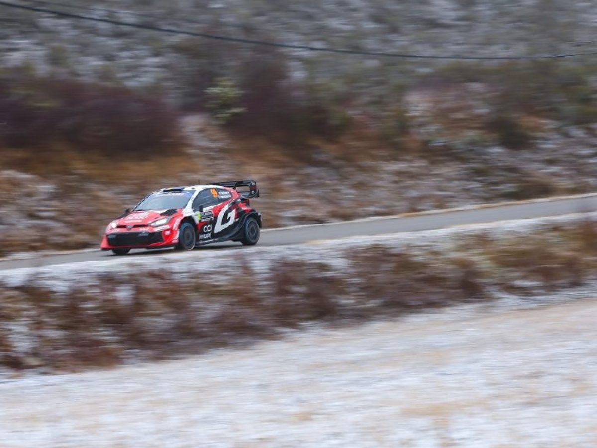 WRC &ndash; &Rho;ά&lambda;&lambda;&upsilon; &Mu;ό&nu;&tau;&epsilon; &Kappa;ά&rho;&lambda;&omicron; (&Sigma;ά&beta;&beta;&alpha;&tau;&omicron;): &Pi;&alpha;&rho;&alpha;&lambda;ί&gamma;&omicron; έ&xi;&omicron;&delta;&omicron;&sigmaf; &gamma;&iota;&alpha; &tau;&omicron;&nu; &pi;&rho;&omega;&tau;&omicron;&pi;ό&rho;&omicron; Oliver Solberg, &alpha;&pi;&omicron;&mu;&alpha;&kappa;&rho;ύ&nu;&epsilon;&tau;&alpha;&iota; &omicron; Elfyn Evans &alpha;&pi;ό &tau;&omicron;&nu; Sebastien Ogier