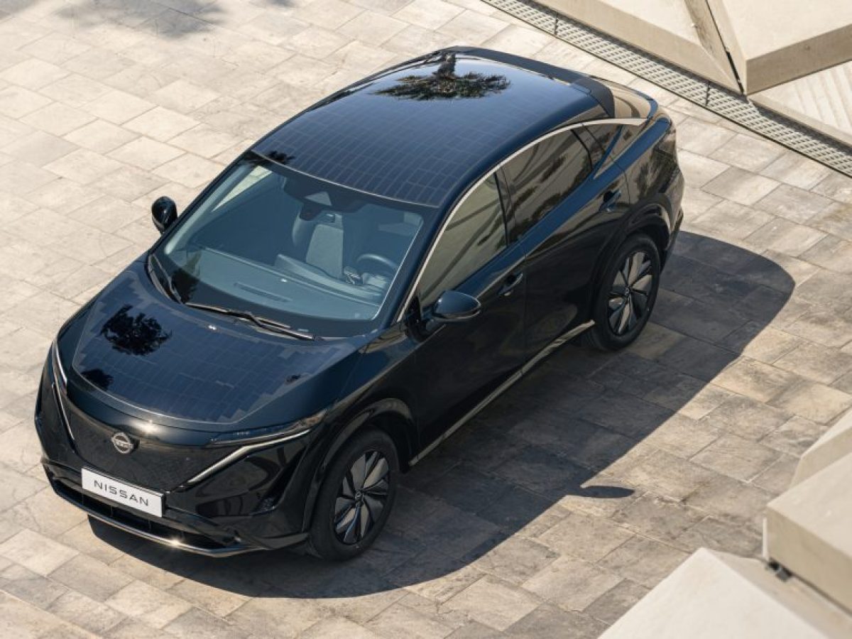 Φωτοβολταϊκά πάνω σε ηλεκτρικό: Πόσα χιλιόμετρα παραπάνω μπορεί να κάνει;