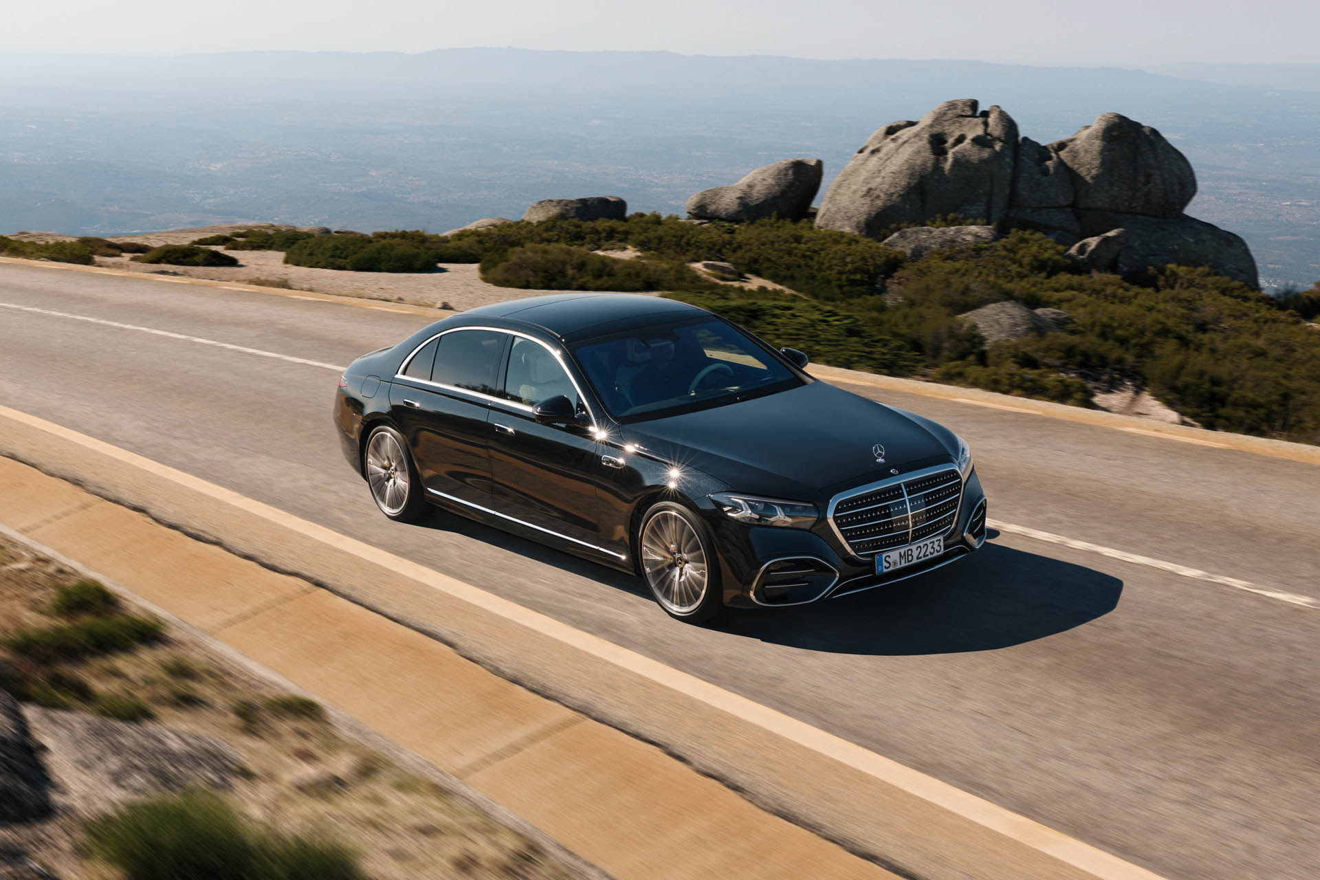 i-nea-Mercedes-Benz-S-Class-anevazi