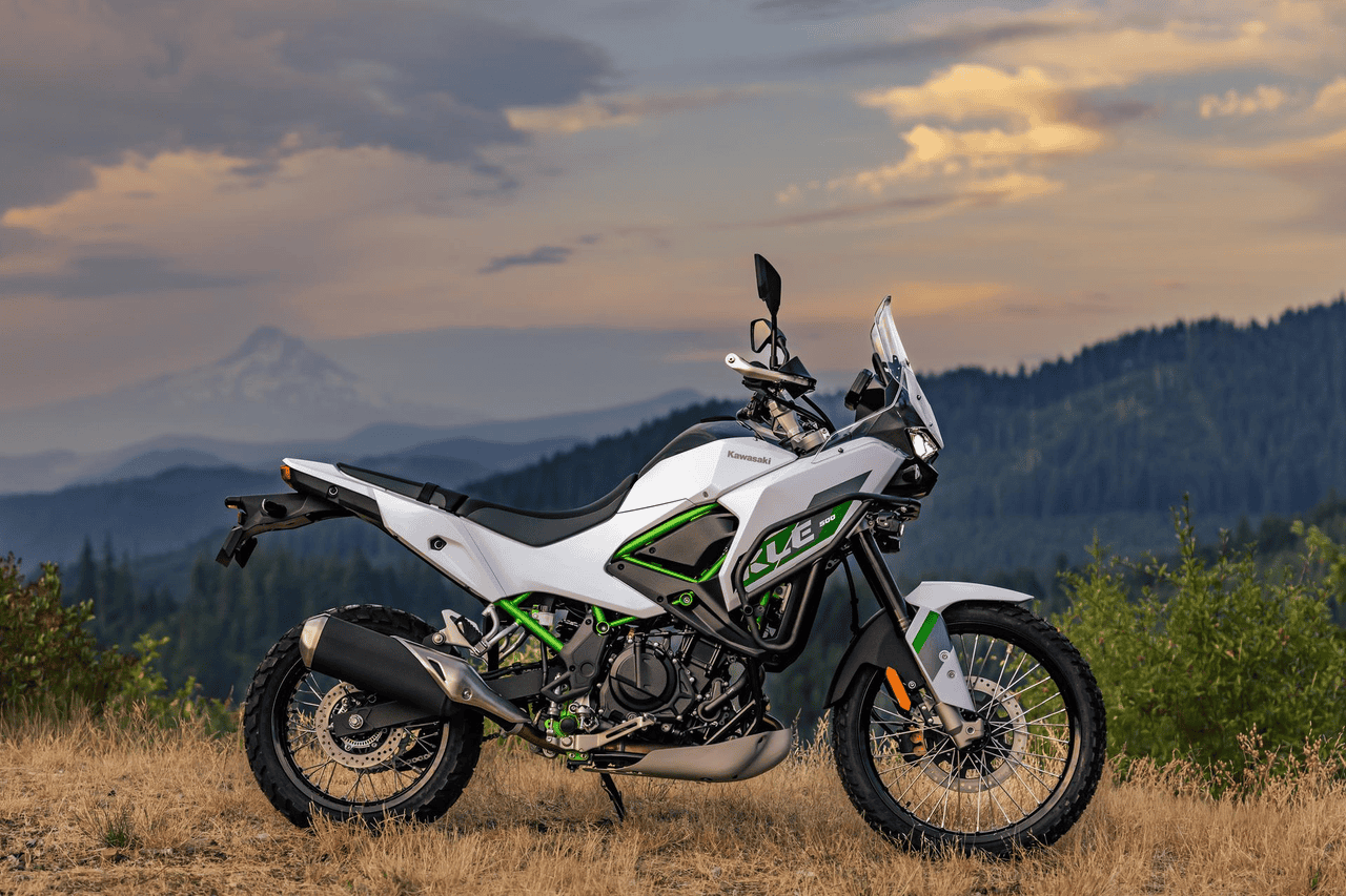 kawasaki-KLE-500-2026-Αntagonistiki