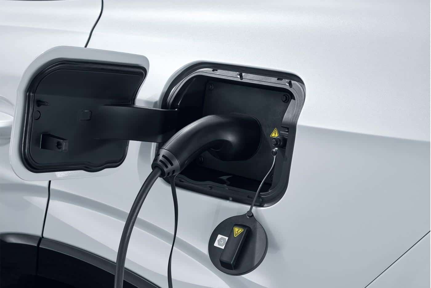korifea-nea-SUV-Plug-in-Hybrid