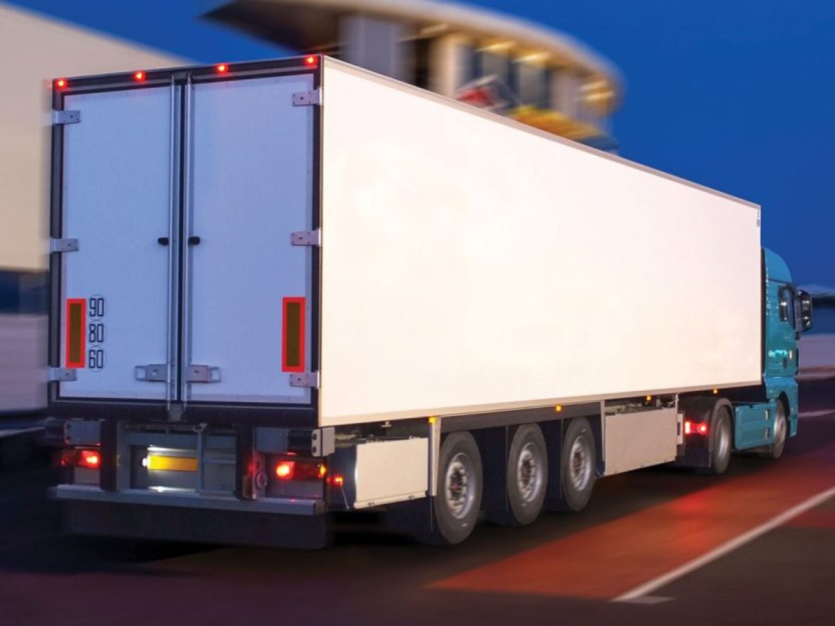 Οδηγός μεταφορικής άνοιγε θαλάμους και αφαιρούσε προϊόντα