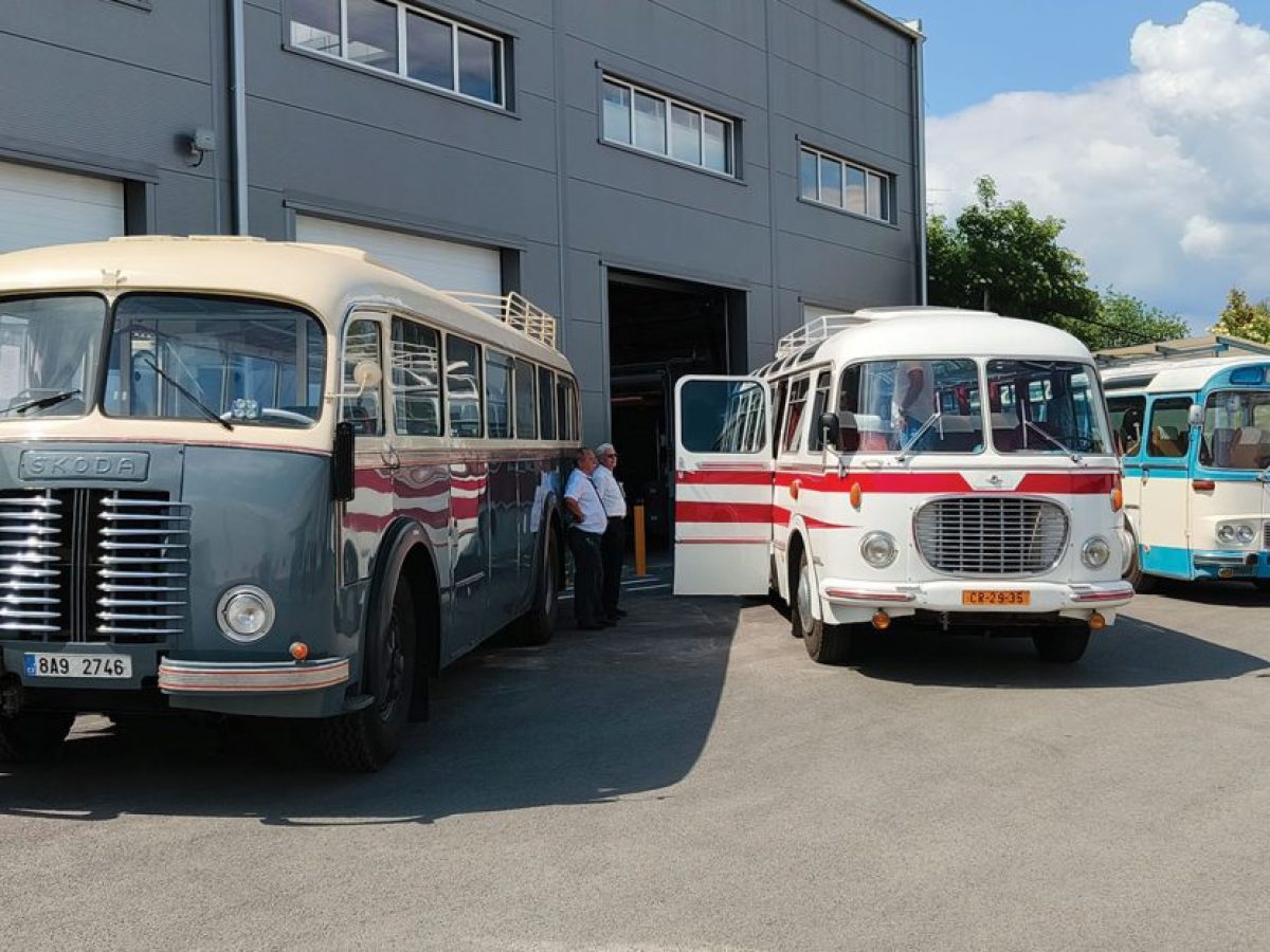 Συλλεκτικά λεωφορεία Skoda και Karosa