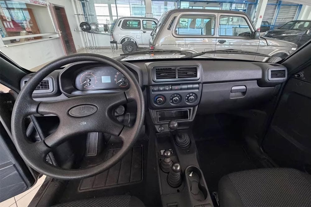 stok-kenourgia-Lada-Niva-apo