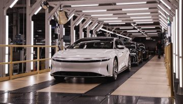 &Alpha;&nu;&tau;ί&pi;&alpha;&lambda;&omicron;&sigmaf; &tau;&eta;&sigmaf; Tesla &alpha;&pi;&omicron;&lambda;ύ&epsilon;&iota; &delta;&epsilon;&kappa;ά&delta;&epsilon;&sigmaf; &epsilon;&rho;&gamma;&alpha;&zeta;&omicron;&mu;έ&nu;&omicron;&upsilon;&sigmaf; &ndash; &Tau;&omicron; email &tau;&omicron;&upsilon; CEO &sigma;&tau;&omicron;&upsilon;&sigmaf; &upsilon;&pi;&alpha;&lambda;&lambda;ή&lambda;&omicron;&upsilon;&sigmaf;