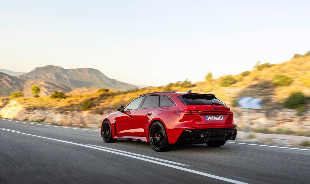 Audi-RS-5-epanafortizomeno-4kinito