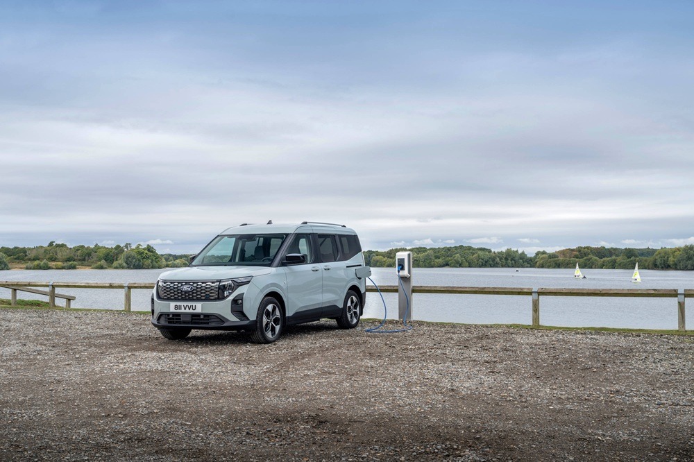 FORD-E-Transit-Courier-ke-E-Tourneo