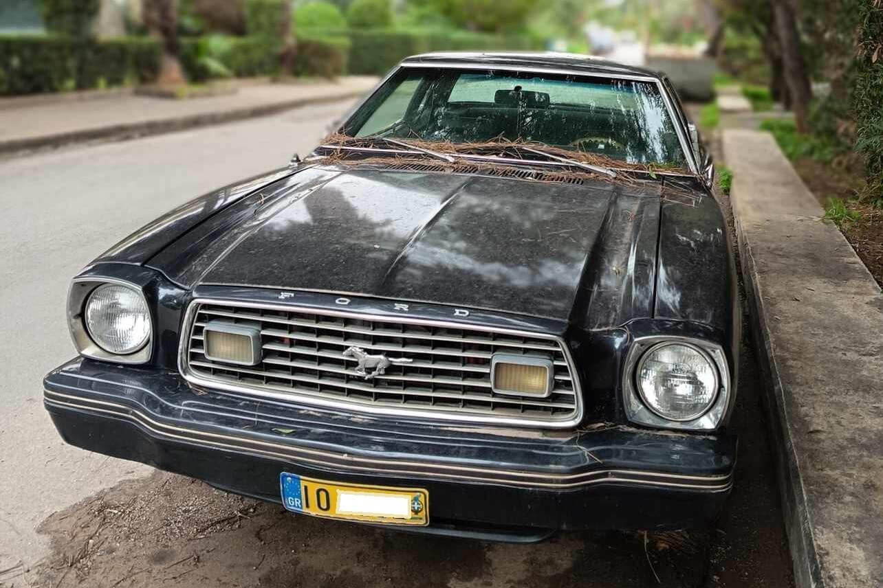 Ford-Mustang-II-enas-ekptotos