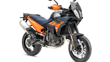 KTM SMT 890 2026: Με χαμηλότερο φτερό και νέους χρωματισμούς