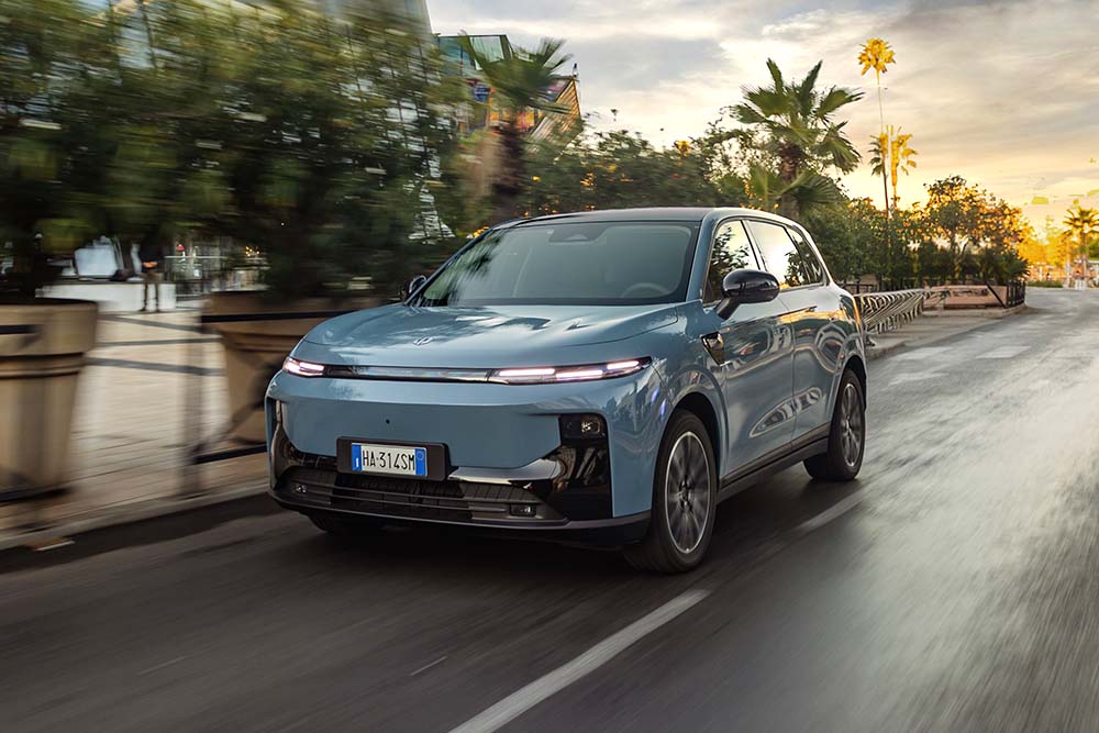 Leapmotor-B10-Hybrid-EV-me