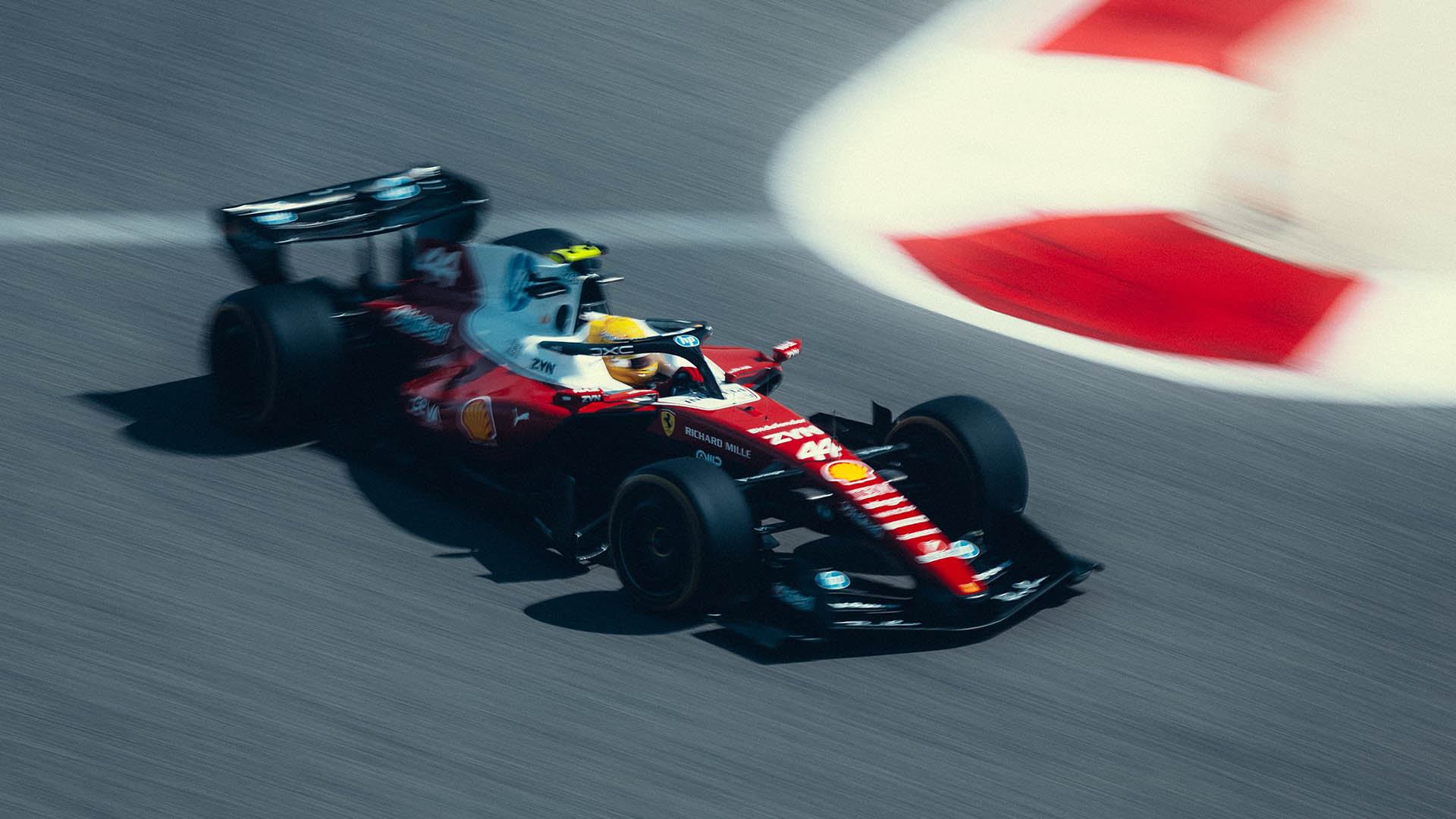 Lewis-Hamilton-geliodos-periploki-i