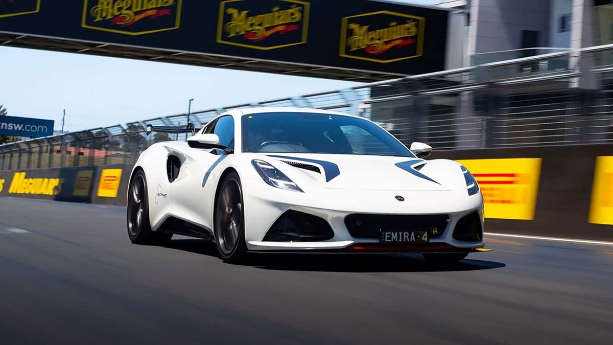 Lotus-Emira-Bathurst-Edition-to