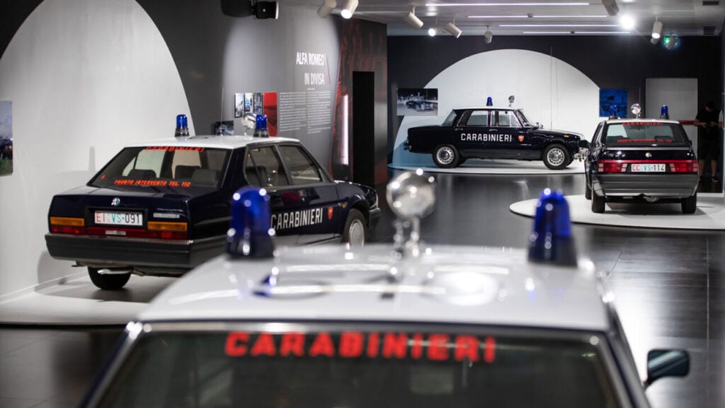 Oi-carabinieri-odigoun-Alfa-Romeo