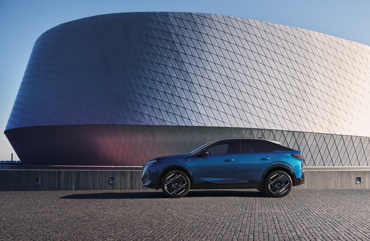PEUGEOT-3008-Hybrid-plousioteres-ekdosis