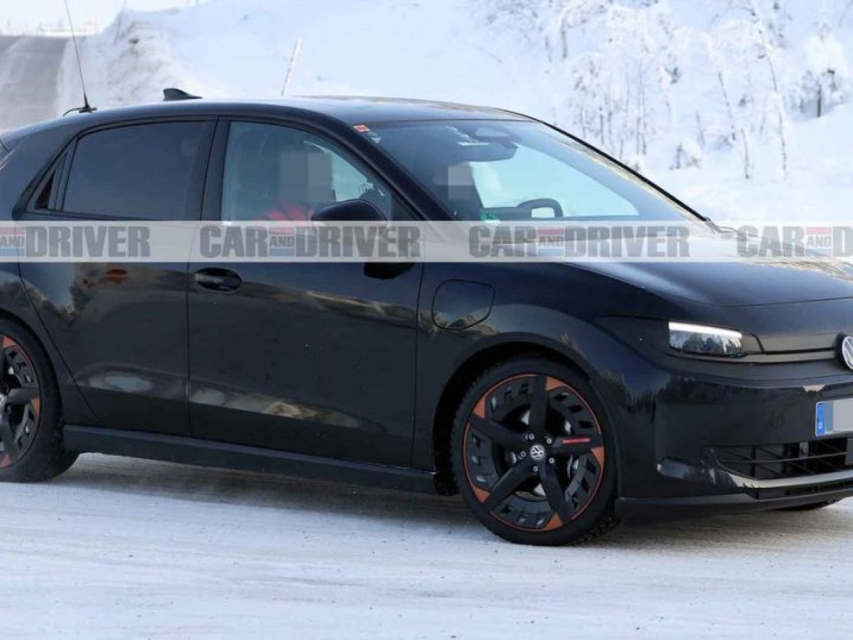 VW ID. Polo: Η R-Line έκδοση πιάστηκε στα «πράσα» να δοκιμάζεται στα χιόνια (photos)