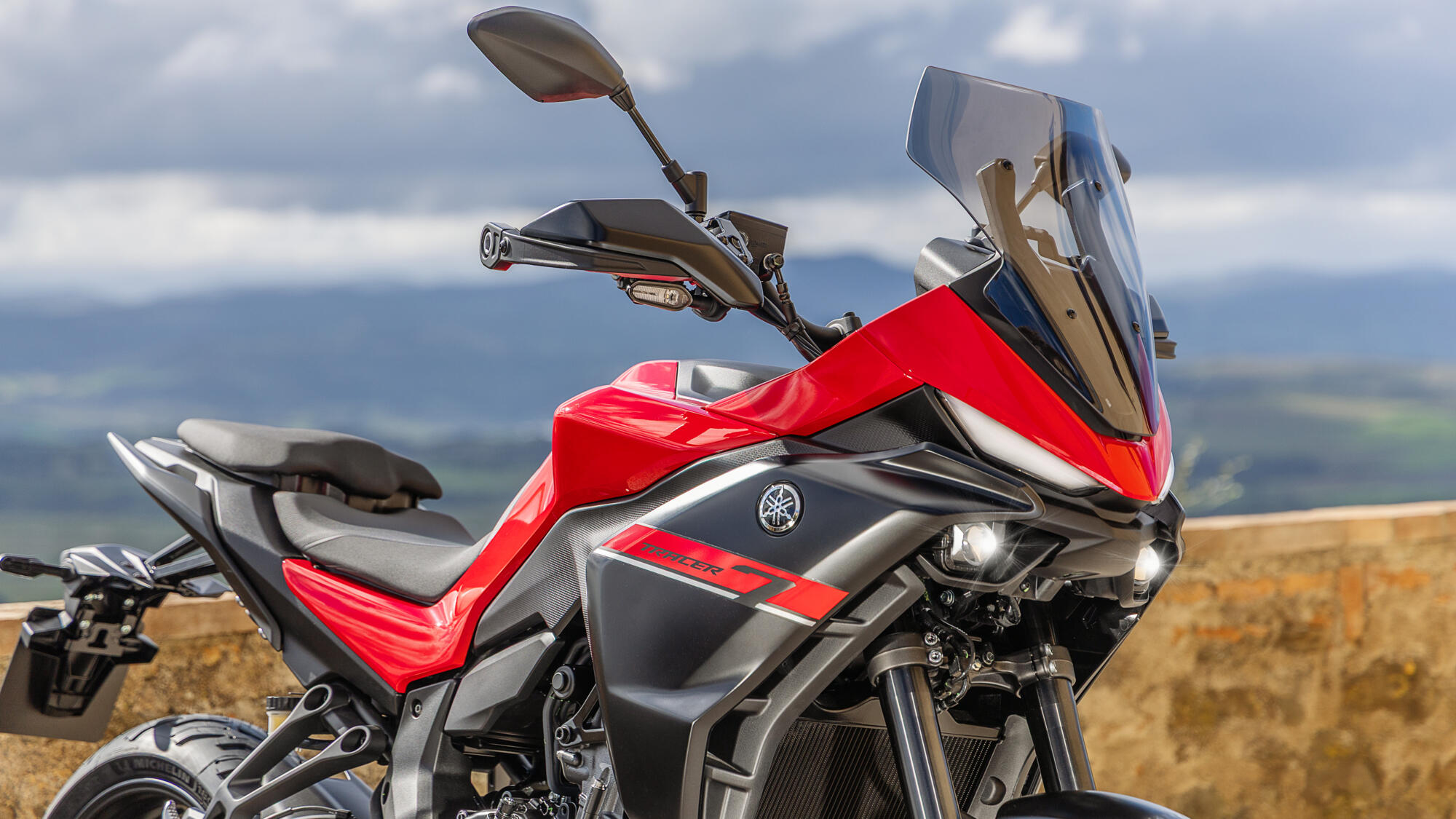 Yamaha-Tracer-7-nea-miomeni