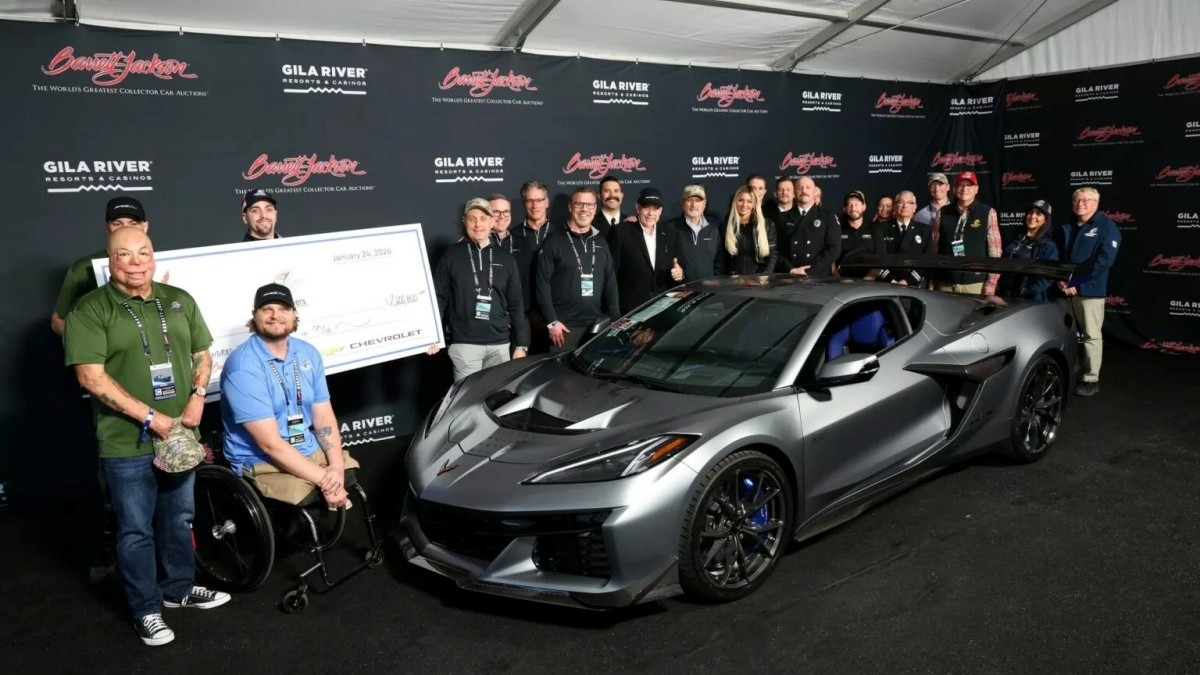 afti-i-Chevrolet-Corvette-poulithike