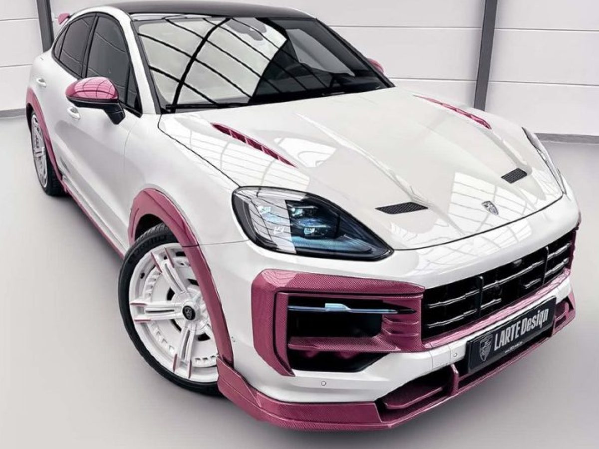 Αυτή η Porsche Cayenne δια χειρός Larte Design ντύθηκε… «ροζ πάνθηρας» (photos)