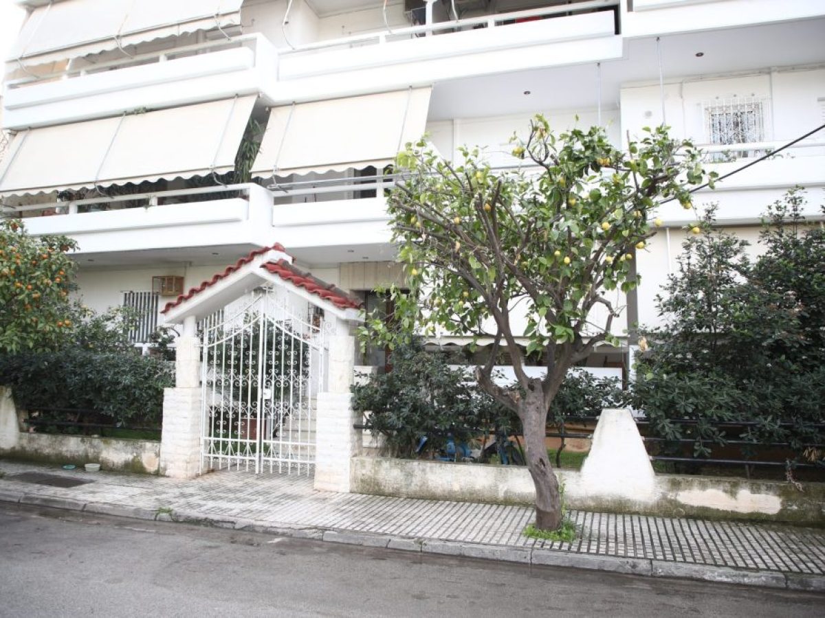 Δυστύχημα στην Ελευσίνα: «Η πόρτα του αυτοκινήτου ήταν ανοιχτή και σφηνωμένη στο δέντρο»