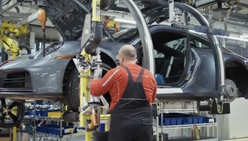 Δείτε βήμα-βήμα πώς κατασκευάζεται η Porsche 911 στο Zuffenhausen (video)