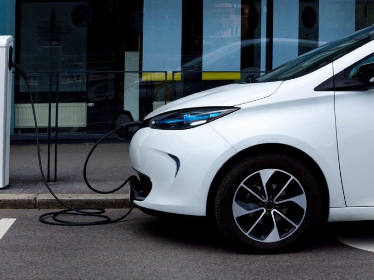 Τ&E: «Οι πολιτικές της ΕΕ εκτροχιάζουν την ηλεκτροκίνηση»