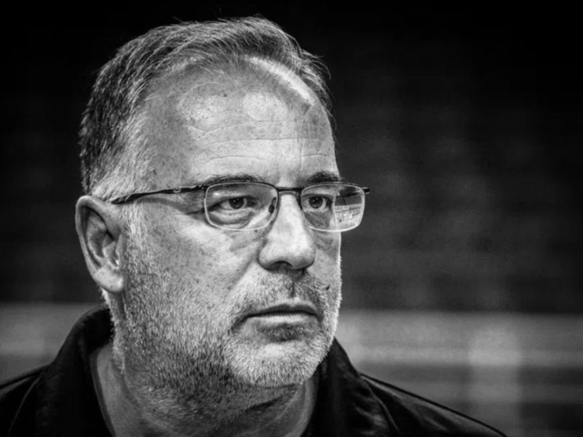 Εκείνο το ψηλό παιδί με τη χαίτη