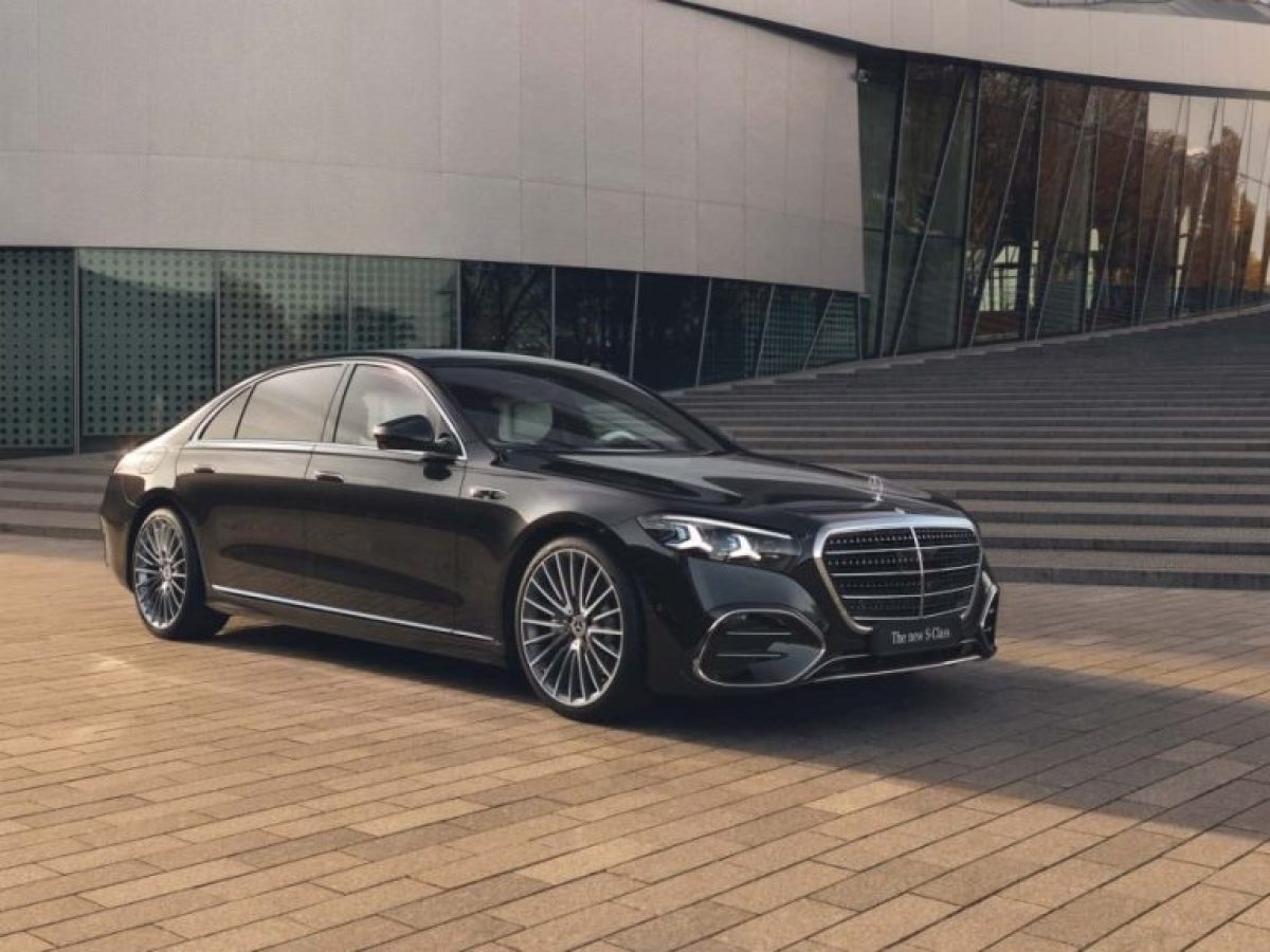 Η νέα Mercedes S-Class δε πέφτει ούτε με… σφαίρες!