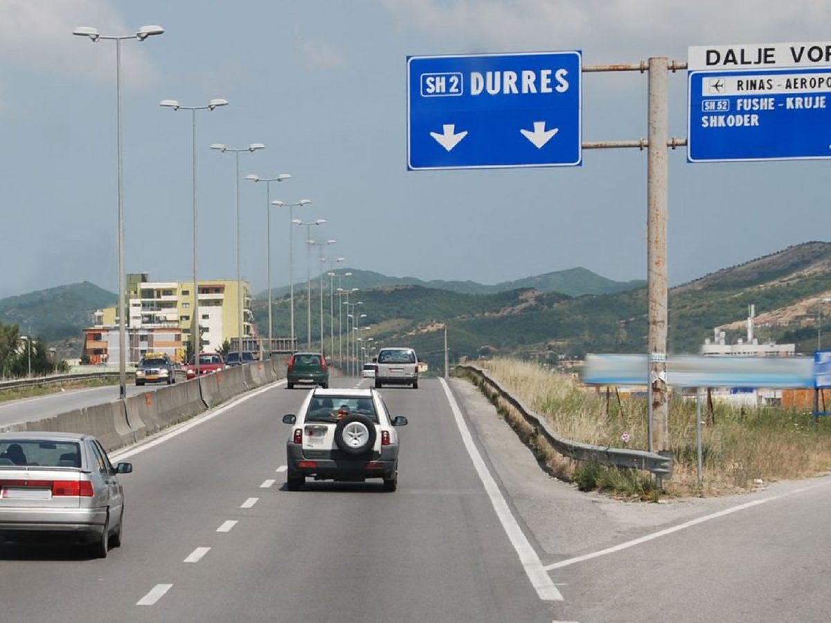 Κατολίσθηση στην Αλβανία έκλεισε τον δρόμο προς Τίρανα και Δυρράχιο. Η εναλλακτική διαδρομή