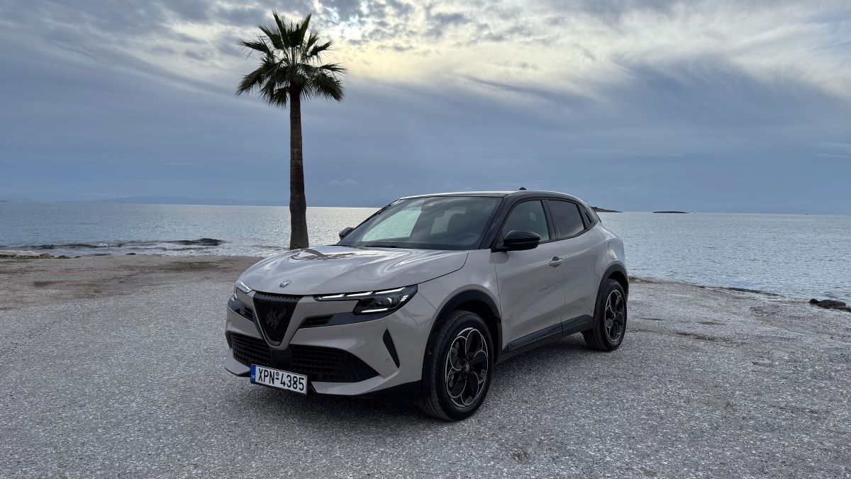 odigoume-tin-ivridiki-Alfa-Romeo