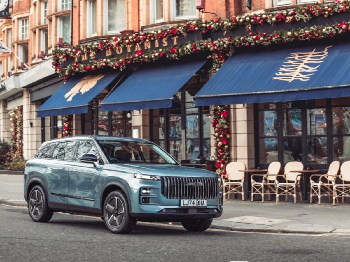 Πώς ξεπούλησε το «Range Rover από το Temu»