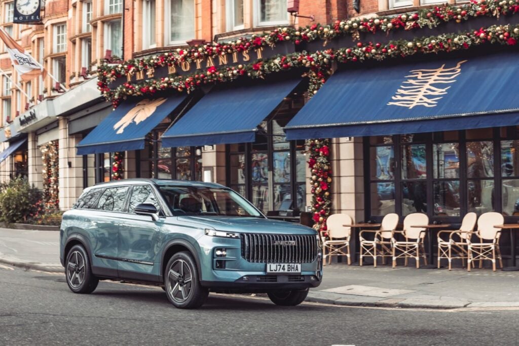pos-xepoulise-to-Range-Rover