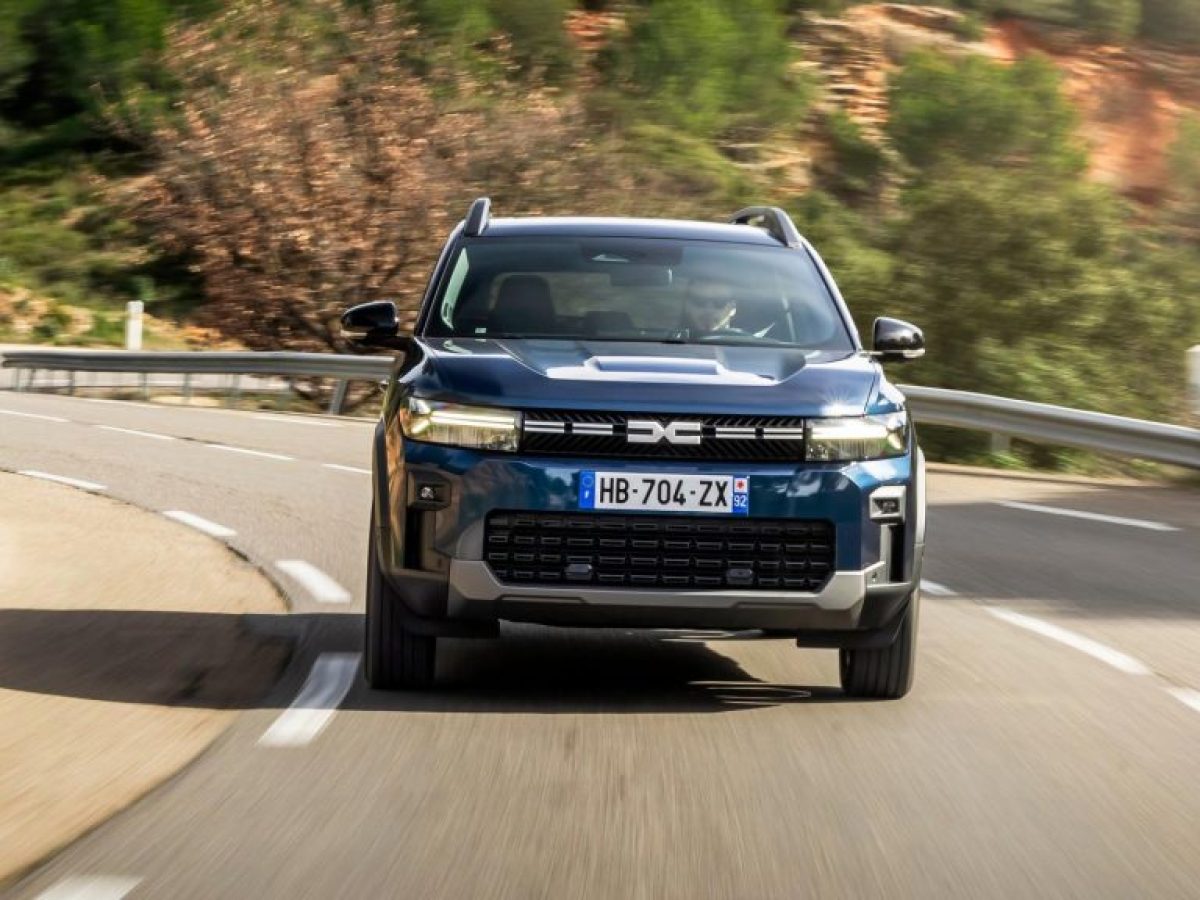 Στην Ελλάδα το πιο “πλήρες” SUV της Dacia – Υβριδικό, με υγραέριο, τετρακίνηση και αυτόματο κιβώτιο