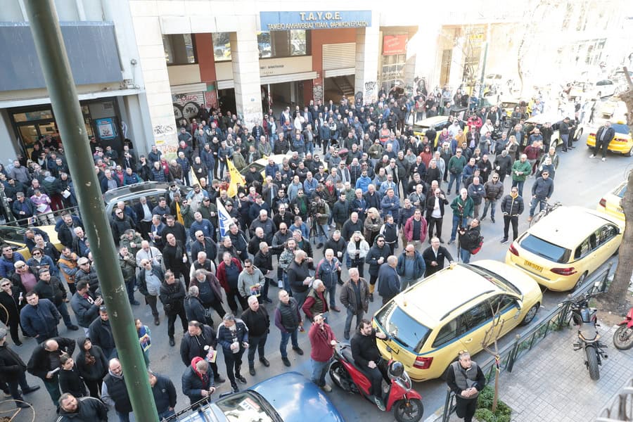 &Tau;&alpha;&xi;ί: &Alpha;&pi;&epsilon;&rho;&gamma;&omicron;ύ&nu; &gamma;&iota;&alpha; &tau;&rho;ί&tau;&eta; &mu;έ&rho;&alpha; &sigma;&tau;&eta;&nu; &Alpha;&tau;&tau;&iota;&kappa;ή &ndash; &Pi;&omicron;&rho;&epsilon;ί&alpha; &pi;&rho;&omicron;&sigmaf; &tau;&omicron; &Mu;έ&gamma;&alpha;&rho;&omicron; &Mu;&alpha;&xi;ί&mu;&omicron;&upsilon;