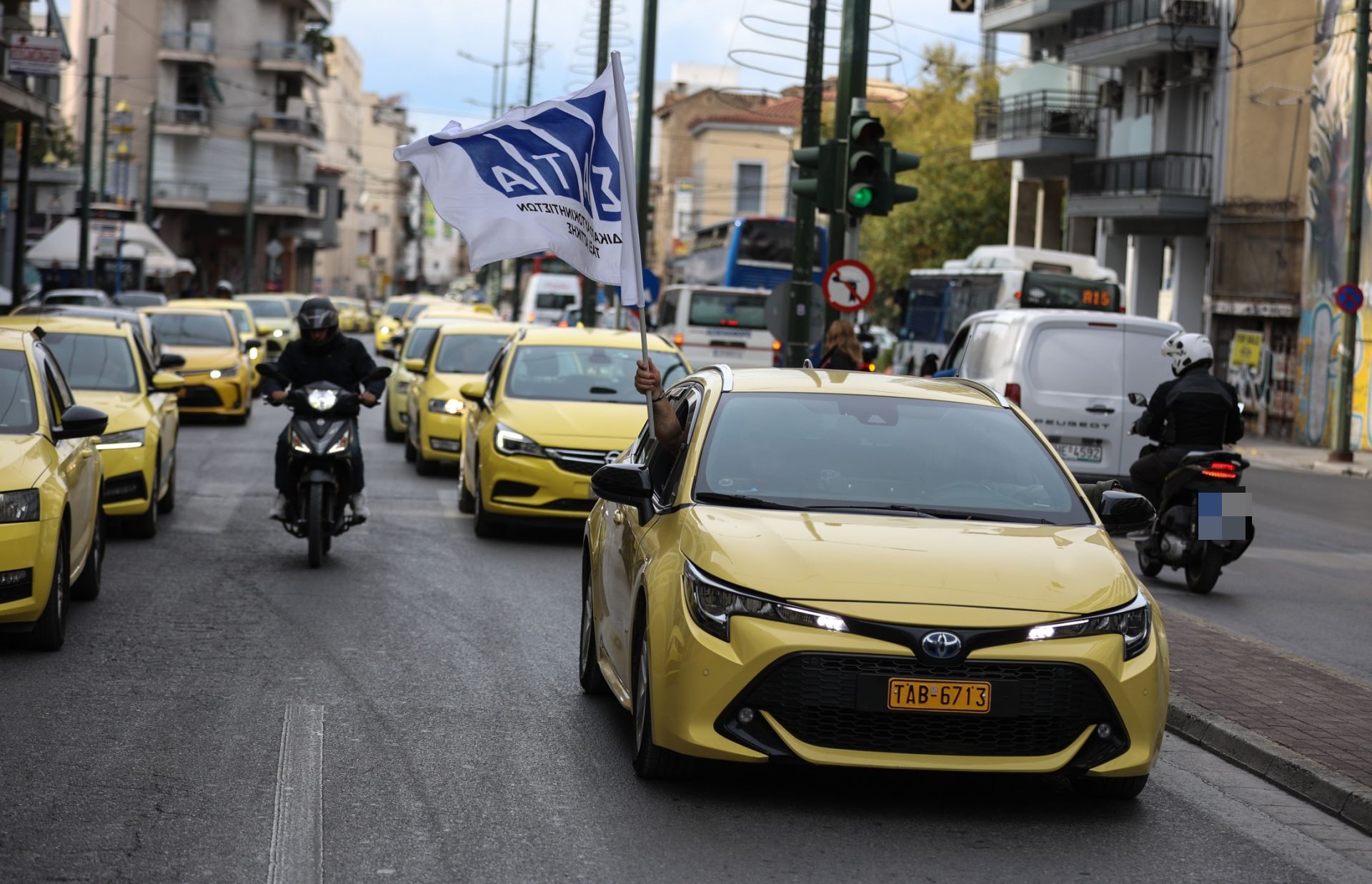 Ταξί: Απεργίας συνέχεια για 2η μέρα και πορεία προς το Αεροδρόμιο