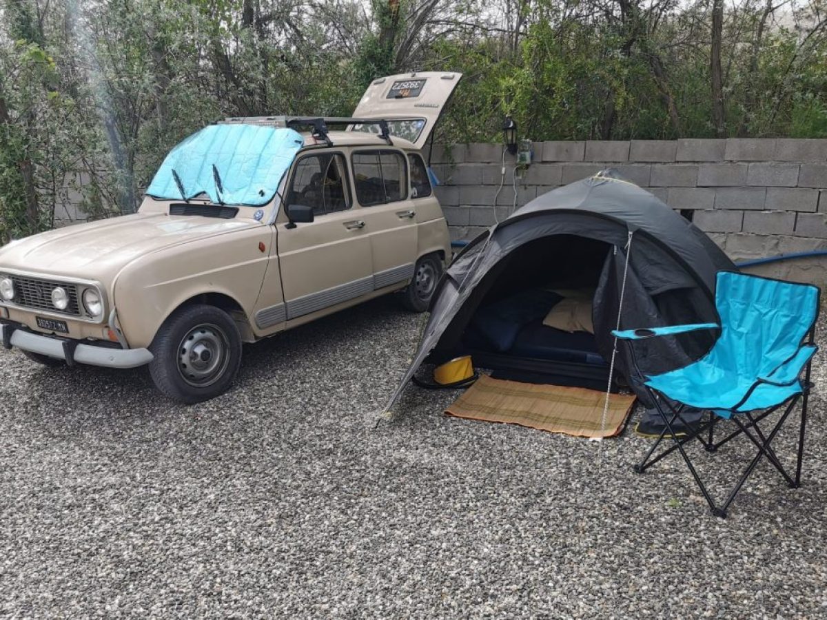 Ταξίδι 7.000 χλμ. με ένα Renault 4 σαράντα ετών